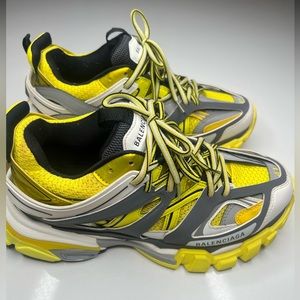 Balenciaga , Men’s track sneaker in yellow size 41 .
